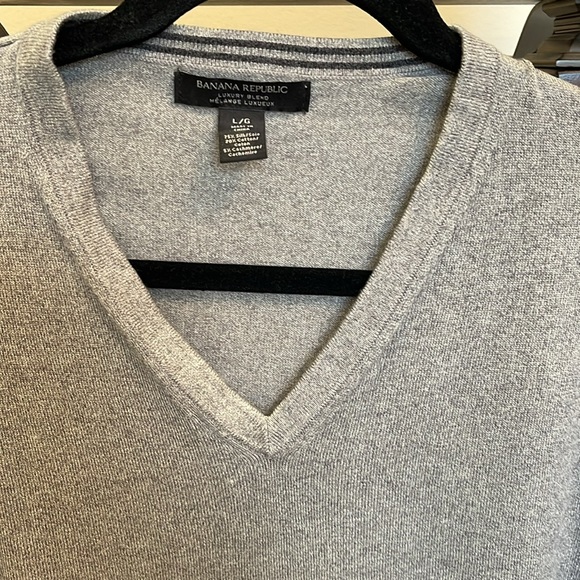 Banana Republic Men’s Luxury Blend V-Neck Sweater size L Colour Gray - Picture 4 of 5